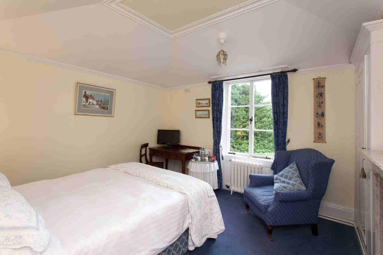 엠스워스 Hollybank House B&B 외부 사진
